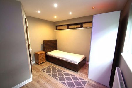 3 bedroom apartment to rent - Photo 2