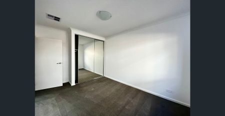 Modern 4 Bedroom House for Rent - Photo 2