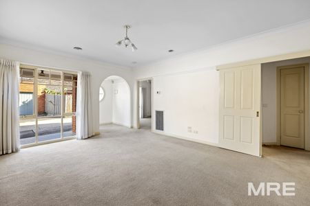 Large unit in prized location - Photo 5