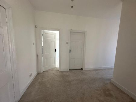 4 bedroom semi-detached house to rent - Photo 5