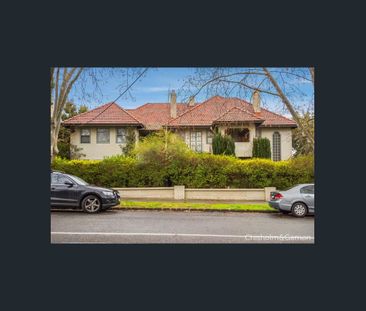 Perfectly Positioned Deco Gem with House-Like Proportions - Photo 5