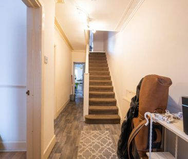 6 bedroom detached house to rent - Photo 3