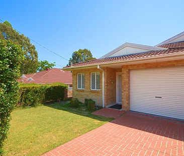 Beautifully Presented Single Level 3 Bedroom Duplex with Ducted Air... - Photo 2