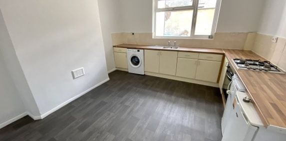 Forest Road West, Forest Fields, Property for rent - Photo 2