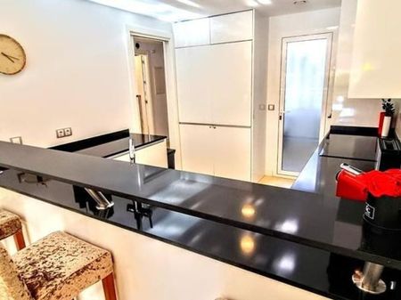 3 bedroom luxury Semidetached House for rent in Marbella, Spain - Photo 2