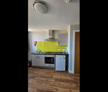 Studio Flat, Queen Street, S1 - Photo 2