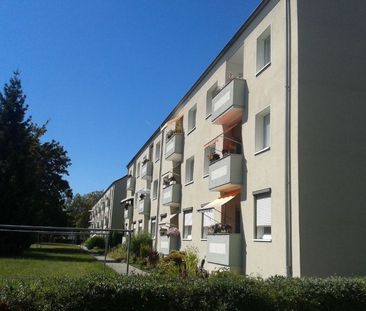 Große 3 Zimmer-Wohnung in beliebter Wohnlage mit Balkon in Merseburg - Photo 1