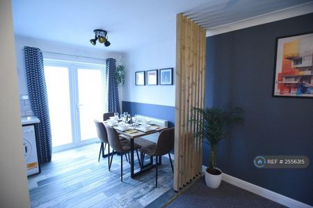 3 bedroom semi-detached house to rent - Photo 2