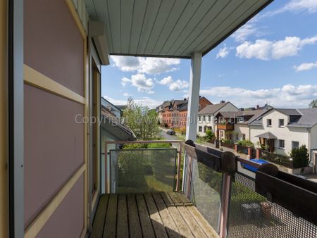 kleine 3 Zimmer Familienwohnung in Neundorf + Garage + zwei Balkone - Photo 4