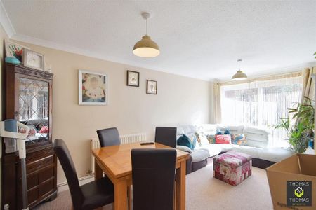 3 bedroom semi-detached house to rent - Photo 2