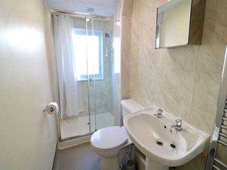 3 bedroom semi-detached house to rent - Photo 5