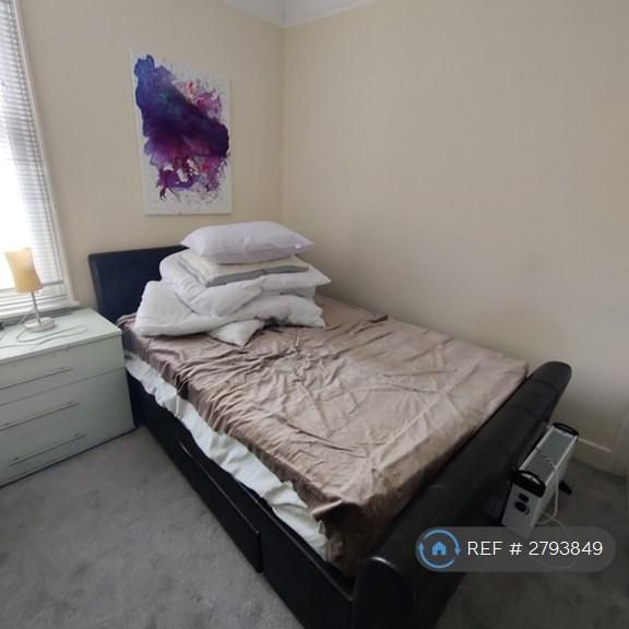 1 bedroom in a flat share to rent - Photo 1