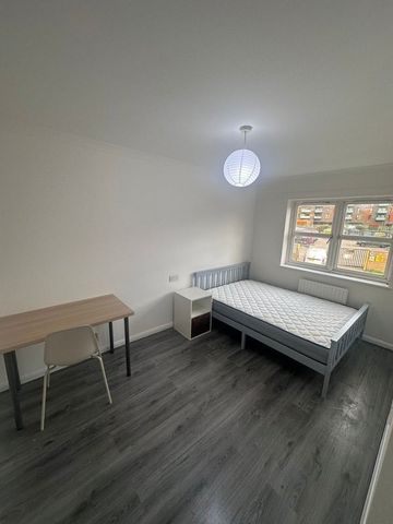 Room in a Shared House, London, E14 - Photo 5