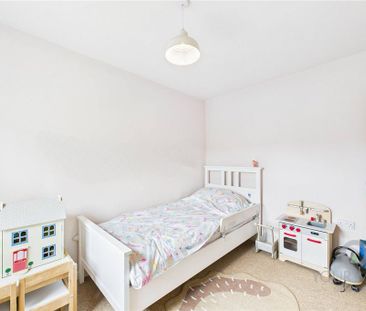 4 bedroom semi-detached house to rent - Photo 5