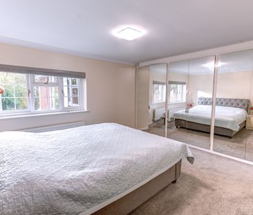 3 bed detached bungalow to rent in Twatling Road, Birmingham, B45 - Photo 2