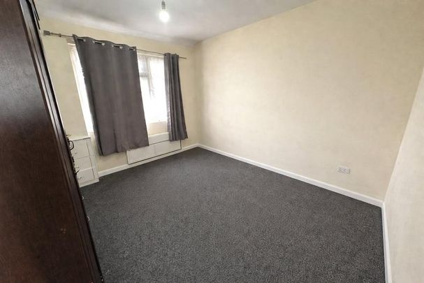 3 bedroom end of terrace house to rent - Photo 1