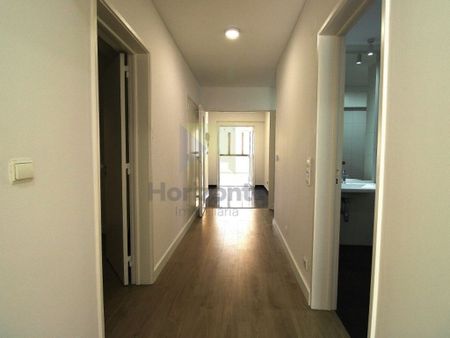 3 bedroom luxury Apartment for rent in Alameda das Linhas de Torres, Lumiar, Lisbon - Photo 3