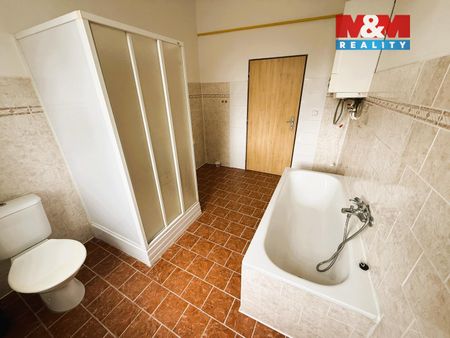 Pronájem bytu 3+1 80 m² - Fotografie 3