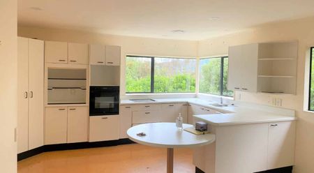 Extended Family Welcome - Photo 3