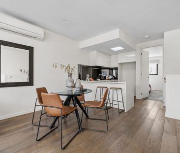 Stylish two level living in the heart of Essendon - Photo 5