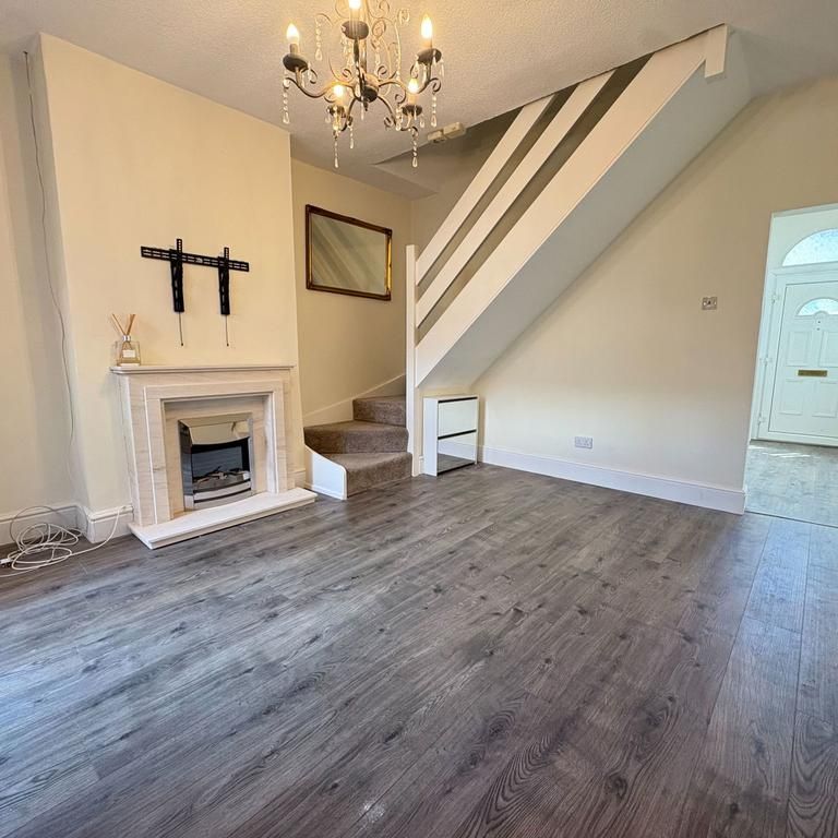 2 bedroom terraced house to rent - Photo 1