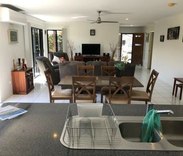 Fully Airconditioned Home in Prime Andergrove Location - Security S... - Photo 2