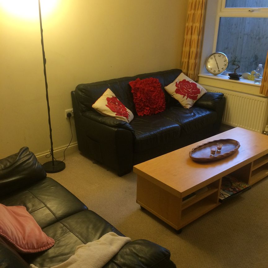 12 GLEAVE ROAD - Photo 1