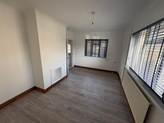 3 bedroom end of terrace house to rent - Photo 1