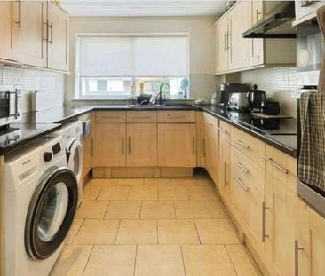 Ashbourne, Bracknell, RG12 - Photo 4