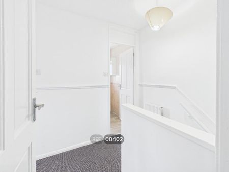2 bedroom terraced house to rent - Photo 2