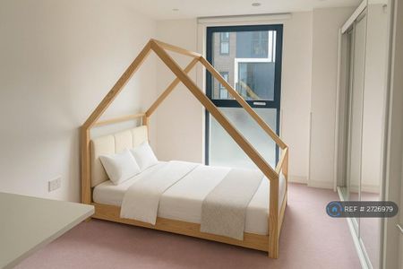 1 bedroom in a flat share to rent - Photo 4