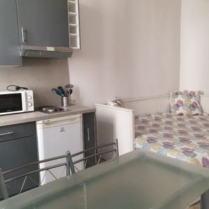 NIMES ECUSSON - IDEAL ÉTUDIANT MEUBLÉ 20 .48M² M2 PROCHE ESPLANADE TOUT COMPRIS - Photo 2