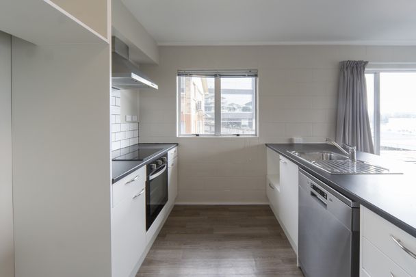 Charming 2-Bedroom Apartment in Hamilton - Photo 1