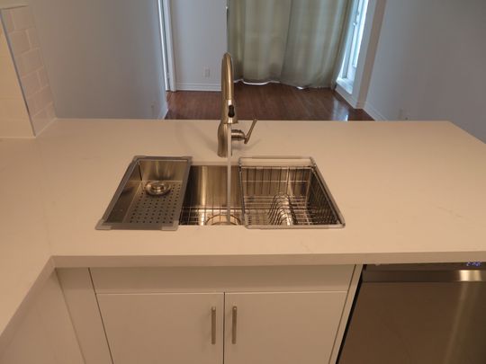 For Lease - 33 Elm Drive Unit# 406, Mississauga, Ontario - Photo 1