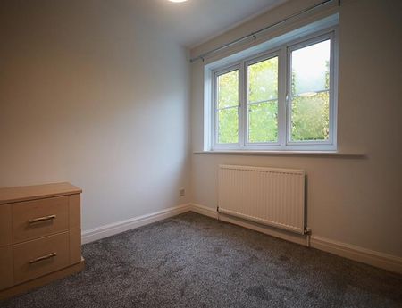 5 Bedroom Detached To Let - Photo 4