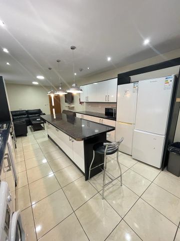 Dawlish Road Room 2 - Photo 3