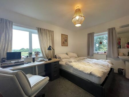 4 bedroom detached house to rent - Photo 2