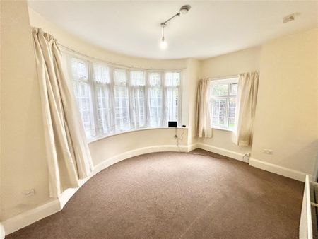 Midanbury Lane, Southampton - Photo 2