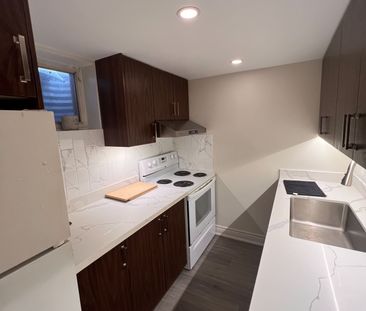 For Lease - 39 Waddington Crescent, Toronto, Ontario - Photo 6