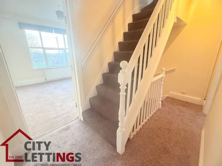 4 bedroom end of terrace house to rent - Photo 2