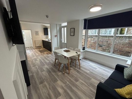 1 bedroom in a house share to rent - Photo 1