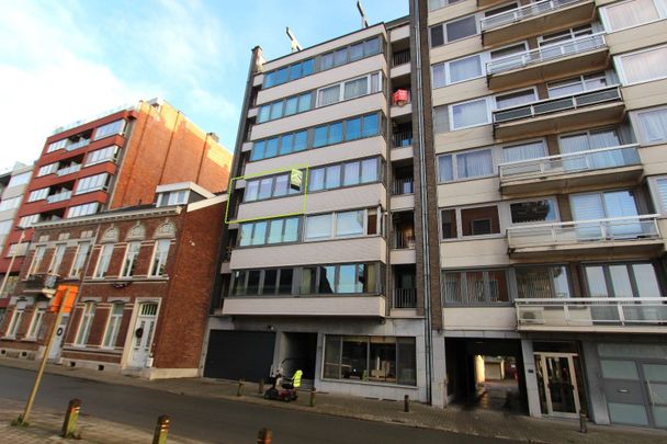 RUIM APPARTEMENT MET AUTOSTAANPLAATS - Foto 1