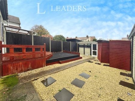 3 bedroom semi-detached house to rent - Photo 5