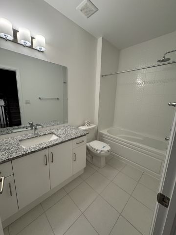 For Lease - 3278 Crystal Drive, Oakville, Ontario - Photo 2