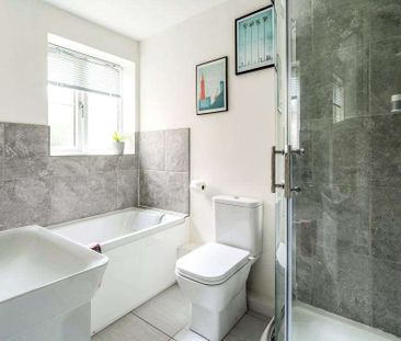 A well presented two bedroom ground floor apartment with allocated ... - Photo 5