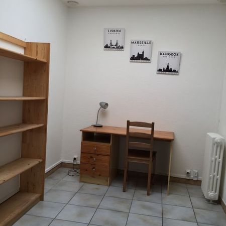 Arles Centre proche Médiathèque, T2 meublé et équipé de 36m², - Photo 4