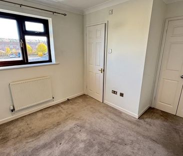 3 bedroom end of terrace house to rent - Photo 4