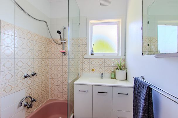 33 Old Lilydale Road, Ringwood East VIC 3135 - House For Rent | Domain - Photo 1