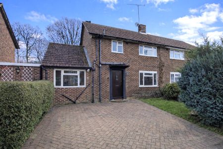 Balmoral Drive, Woking, Surrey, GU22 - Photo 3