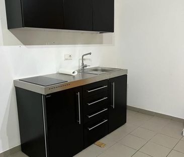 Exklusives 43 m² Einzimmer Appartement mit Einbauküche auf dem Petr... - Foto 1